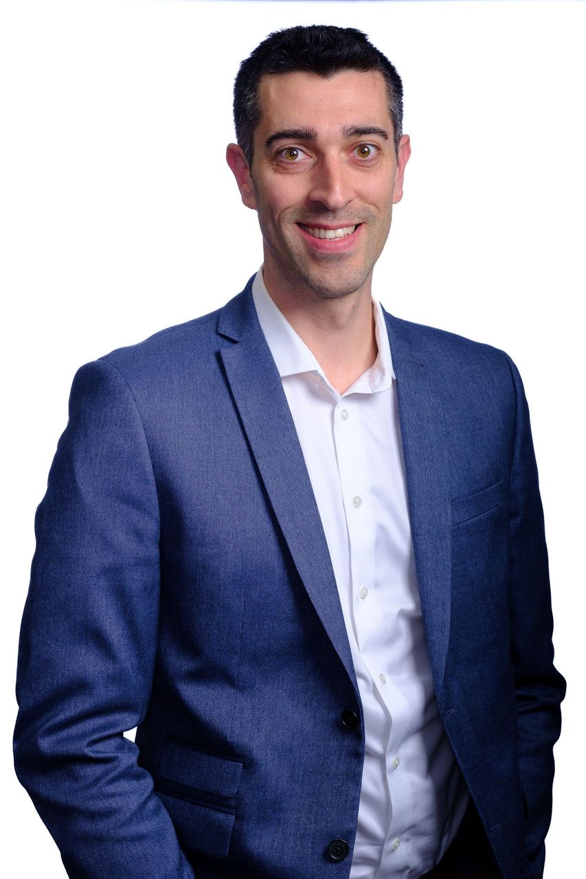 Dr. Peter Nicholls